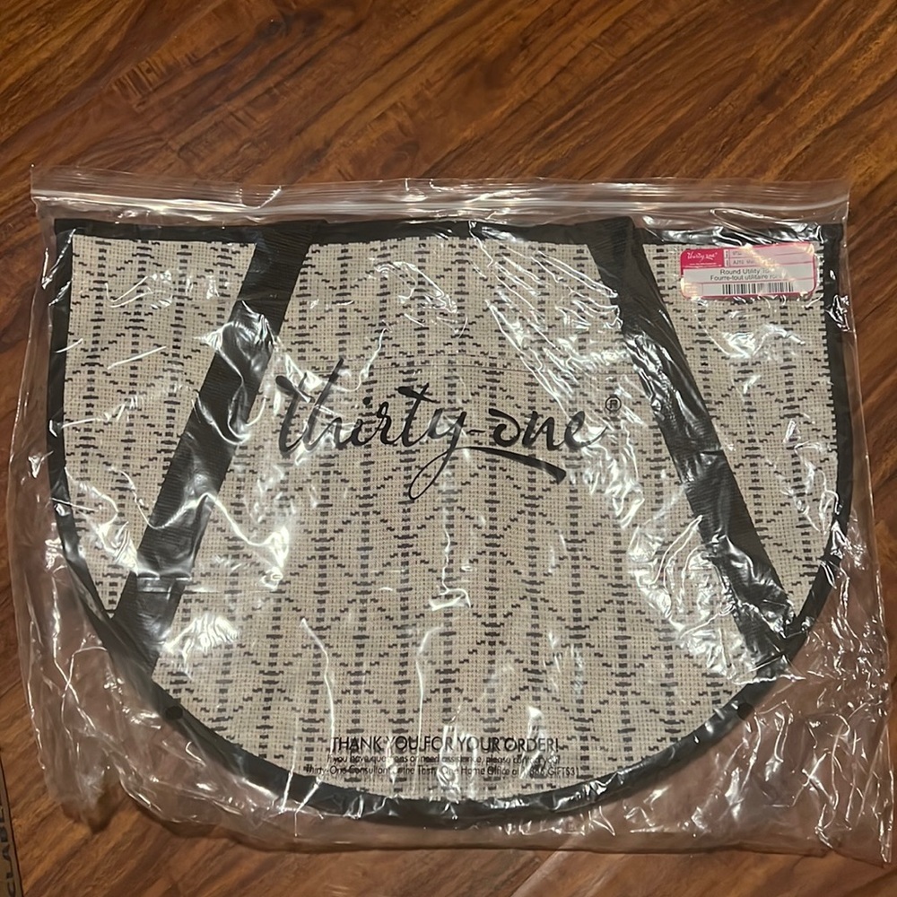 NEW Thirty one round utility tote Moroccan Tile or Desert Dash